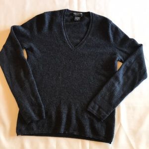 Lord and Taylor 100% cashmere sweater size medium